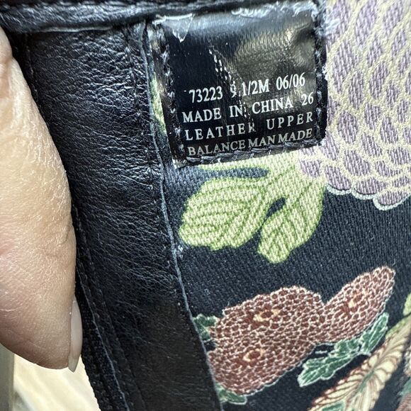 Clarks Artisan Women Black Leather Mid Calf Ruffles Button Detail Boots Size 9.5 - Picture 5 of 11